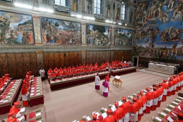 Cónclave papal, la primera jornada terminó con humo negro