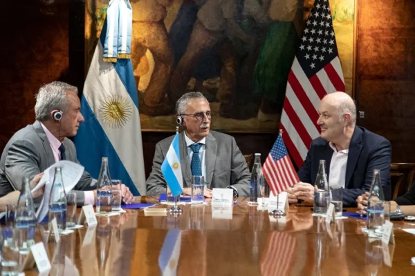 El Gobierno anunció la reforma del sistema sanitario y confirmó la salida de la OMS