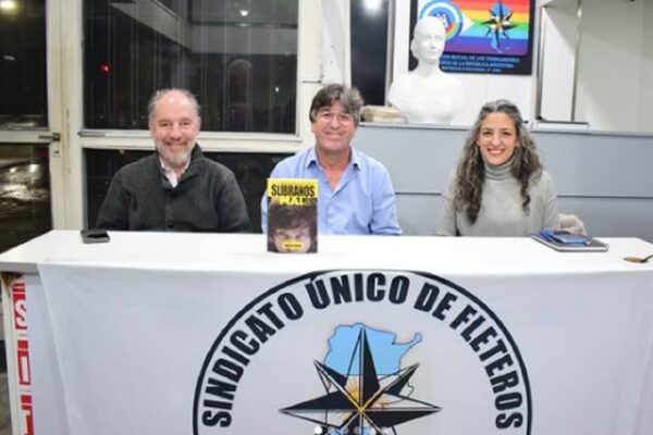 Presentaron “$Líbranos del mal”, el libro de Pablo Vera que analiza las rutas alternativas al mapa del pensamiento libertario