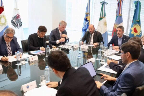 Los “dólares del colchón” que quiere Milei, con acuerdo de los gobernadores
