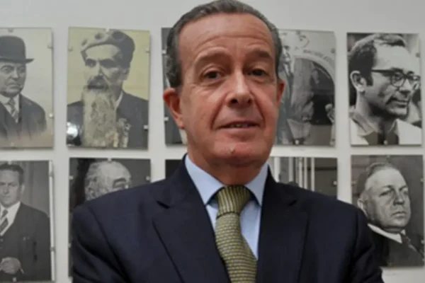 Alejandro Olmos Gaona: “Las deudas se pagan, las estafas no” deuda